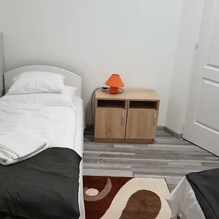 Aviator Apartman *