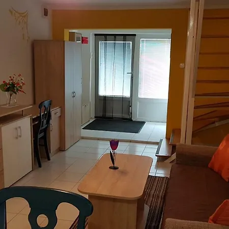 아파트 Aviator Apartman 에게르
